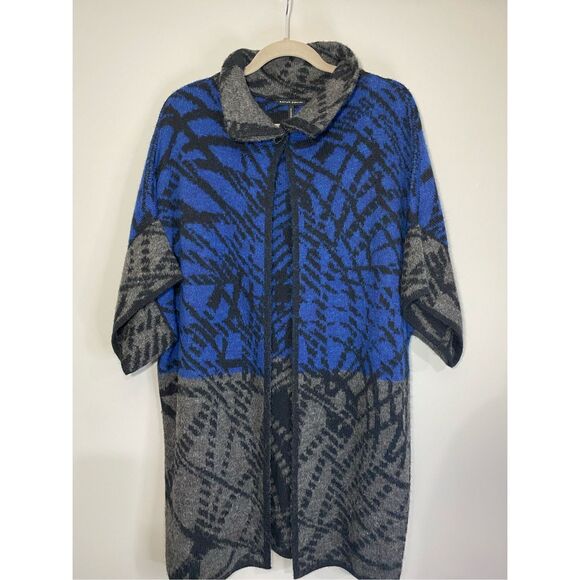 XL, designer, Sarah Pacini sweater, made in Italy  in blue, gray and black. - Picture 1 of 7